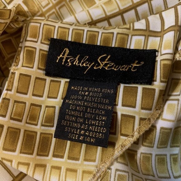 Ashley Stewart. Size 14W. Short Sleeve Shell Top. Keyhole Closure. B95. - Picture 5 of 5